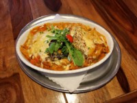 Penne al Forno, hausgemachte Hackfleischsauce mit Käse gratiniert