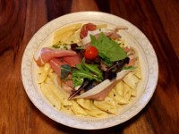 Penne mit Spargel, Schwarzwälder Schinken und Kräutersud