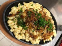 Allgäuer Kässpatzen mit original Allgäuer Spätzlekäse und frisch geschmälzte Zwiebeln