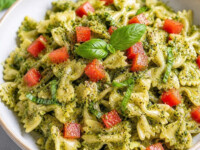 Pasta Farfalle mit Pesto und Tomatenwürfel im Bistro Relax Sonthofen